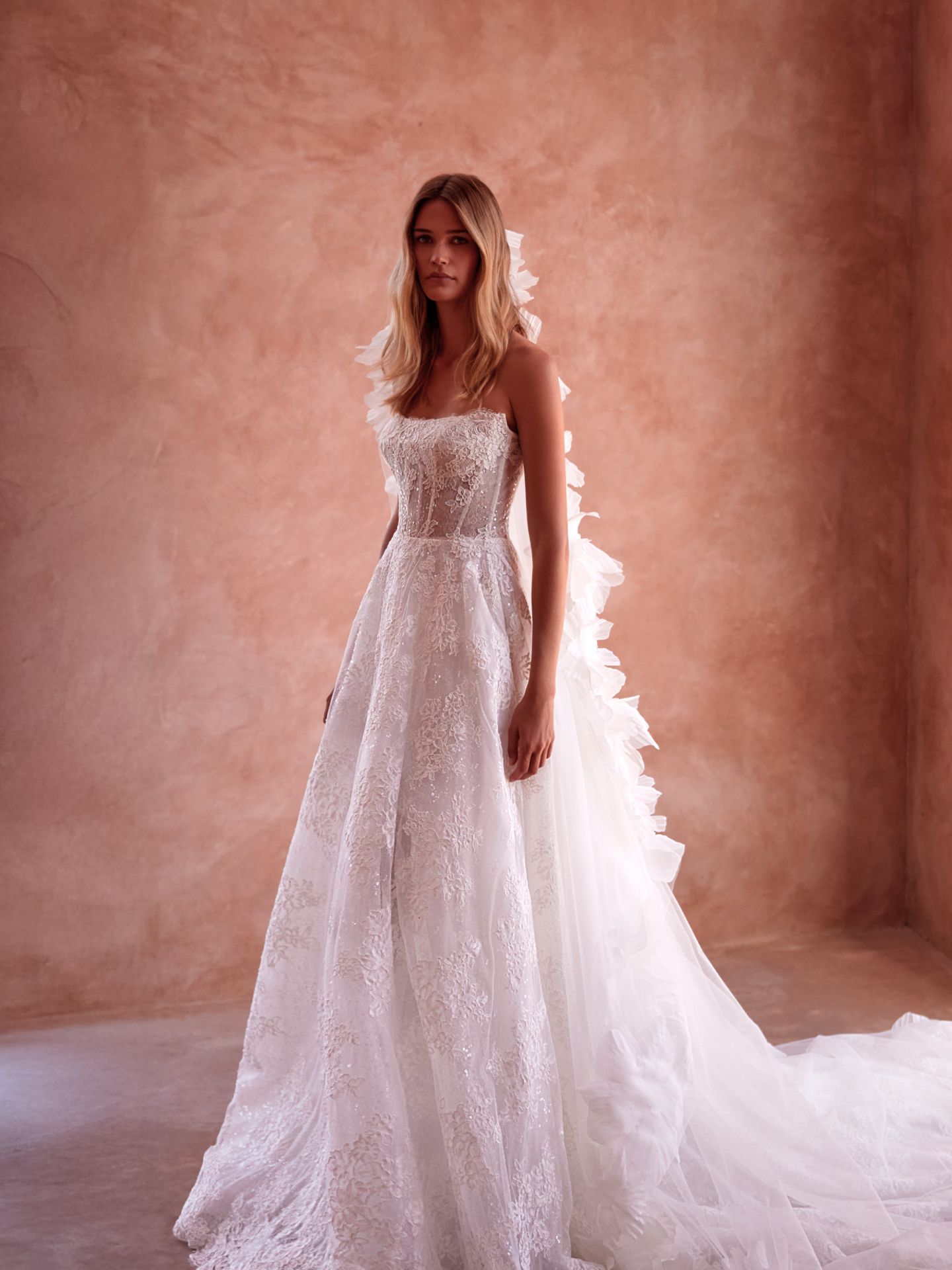 【新品】ミラノヴァ(MILLA NOVA)ウェディングドレス　ショートベール付 Wedding Dresses & Bridal Gowns | Milla Nova