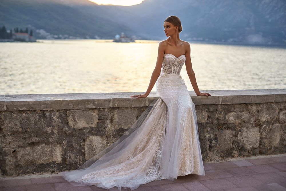Simple and Elegant Wedding Dresses  Wedding Inspiration  MOONLIGHT Blog