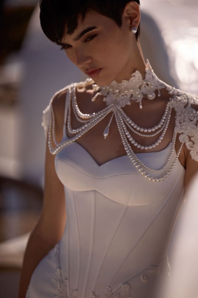 Adelle suknie