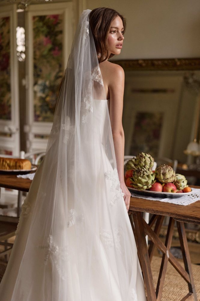 Miloura veil accessories