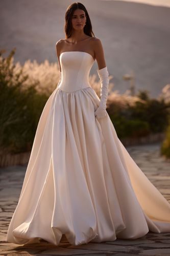 Aveline gloves accessories